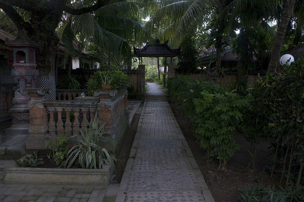 Segara Anak Bungalow & Restaurant Kuta  Exterior photo
