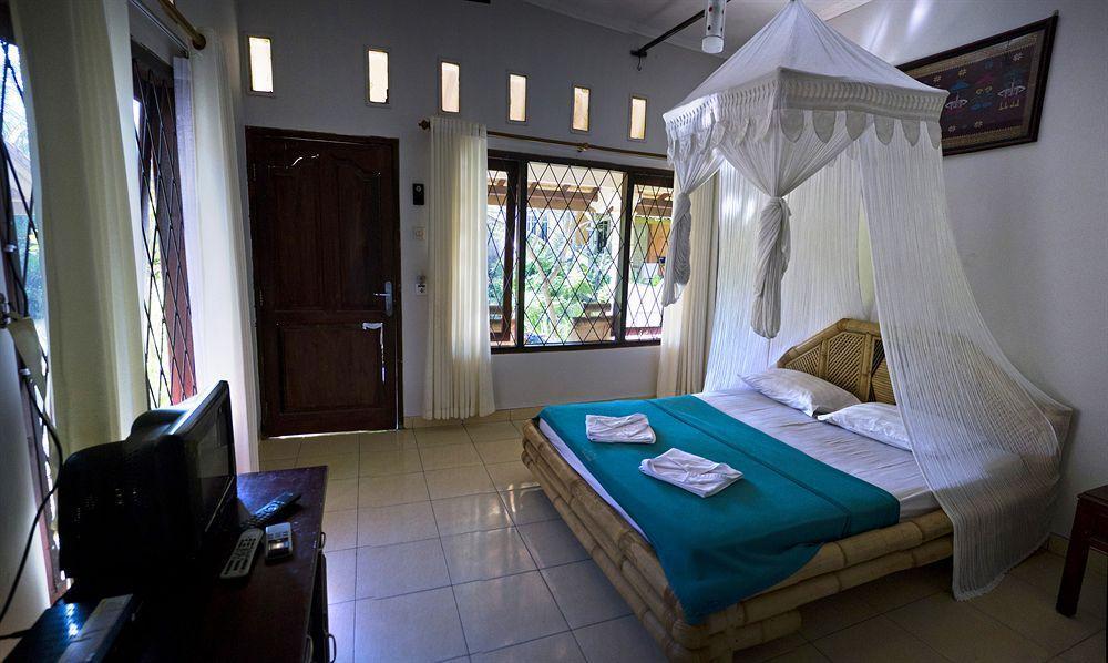 Segara Anak Bungalow & Restaurant Kuta  Exterior photo