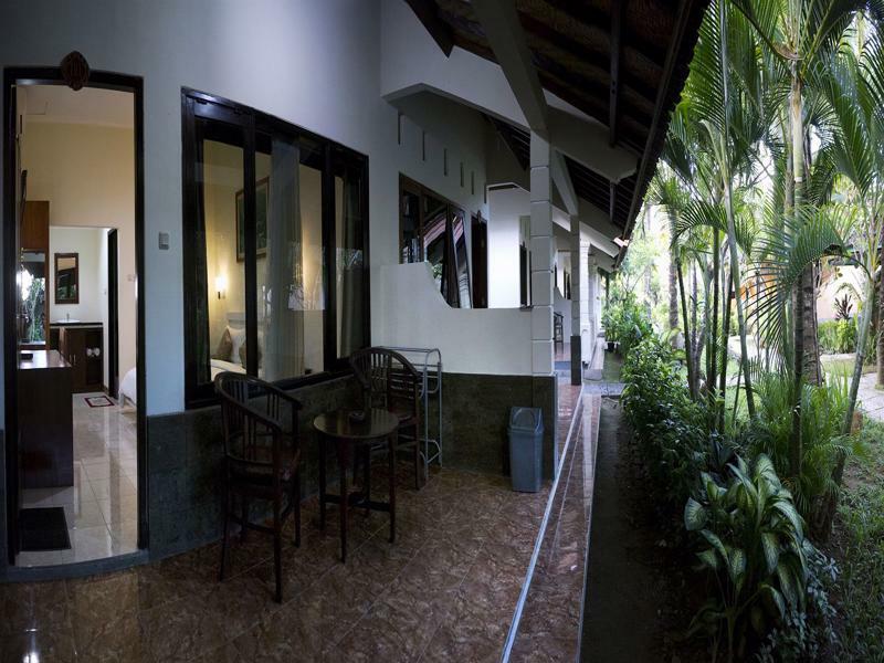 Segara Anak Bungalow & Restaurant Kuta  Exterior photo