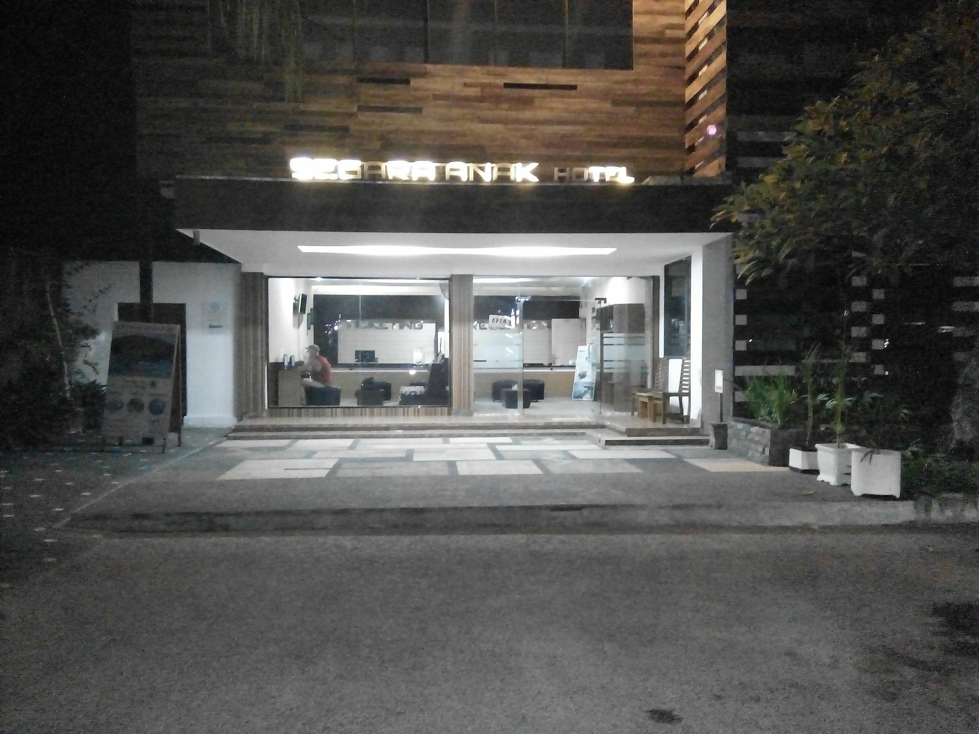 Segara Anak Bungalow & Restaurant Kuta  Exterior photo