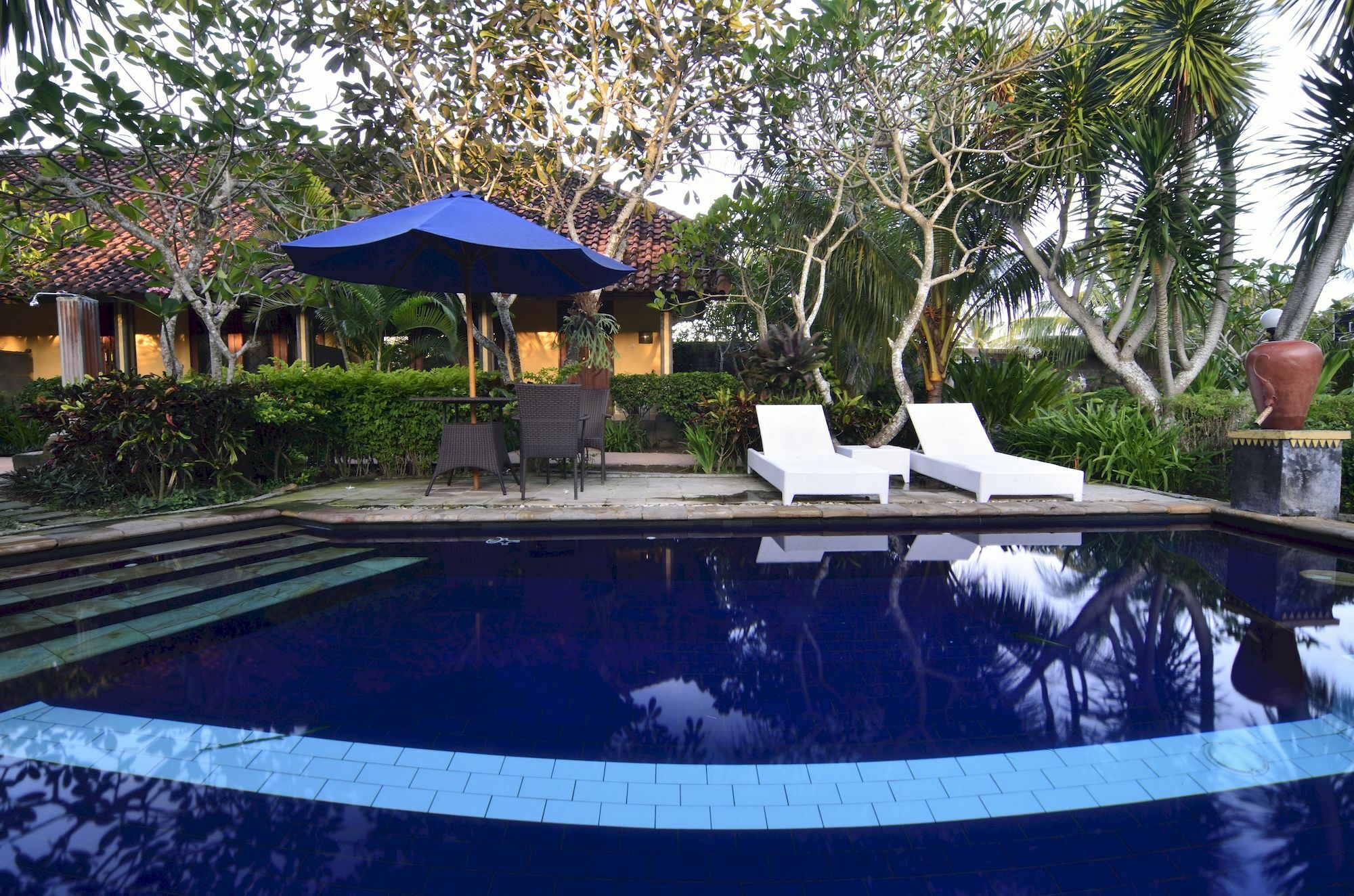 Segara Anak Bungalow & Restaurant Kuta  Exterior photo